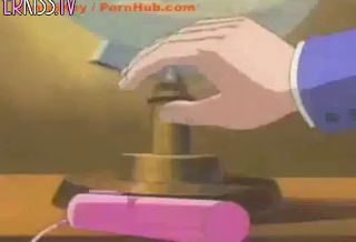 Chińska kreskówka o tym, jak laska przy stole robi facetowi loda, a jednocześnie w jej kroczu pracuje gruby penis